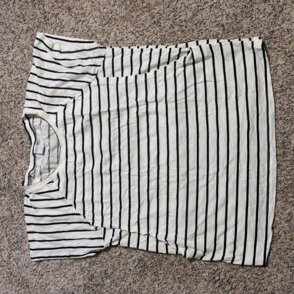 Old Navy nursing/maternity top size S (runs big)